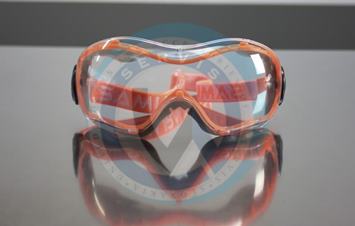 Polykarbonátové ochranné okuliare so širokým priehľadom proti zahmlievaniu
